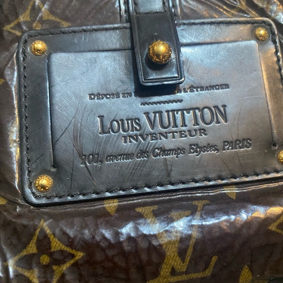 LOUIS VUITTON Patent Monogram Shearling Sac Thunder - Picture 11 of 15